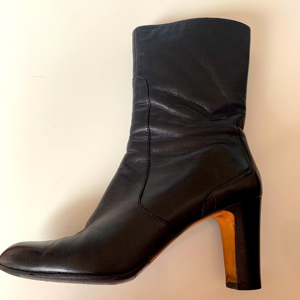 Cole Haan 9.5” New soles. Great condition. Heel 3”